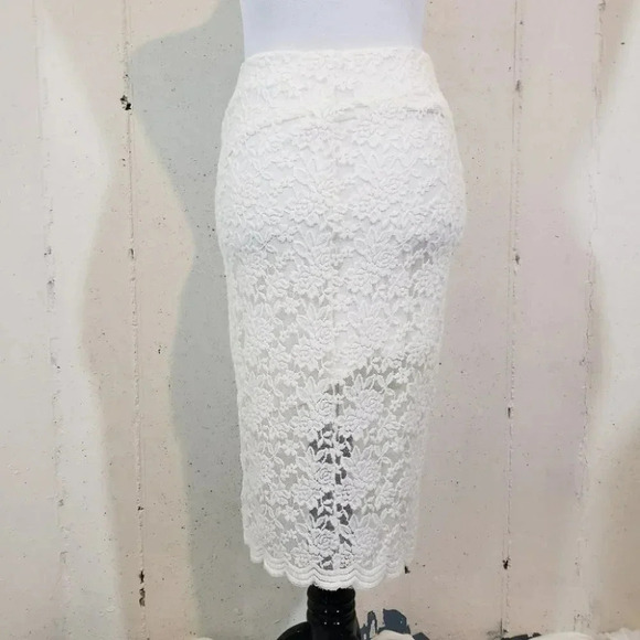 Forever 21 M off‎ white lace skirt with mini liner - Picture 1 of 5